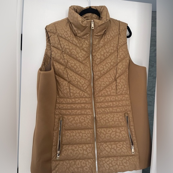 MICHAEL by Michael Kors Embossed Cheetah Print Puffer Vest in “Cognac” Size 2X - Picture 4 of 9